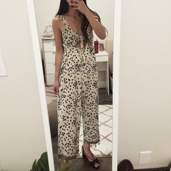 ASOS White Black Floral Tie Front Cutout Pom Pom Hem Jumpsuit Size 4 - Picture 2 of 8